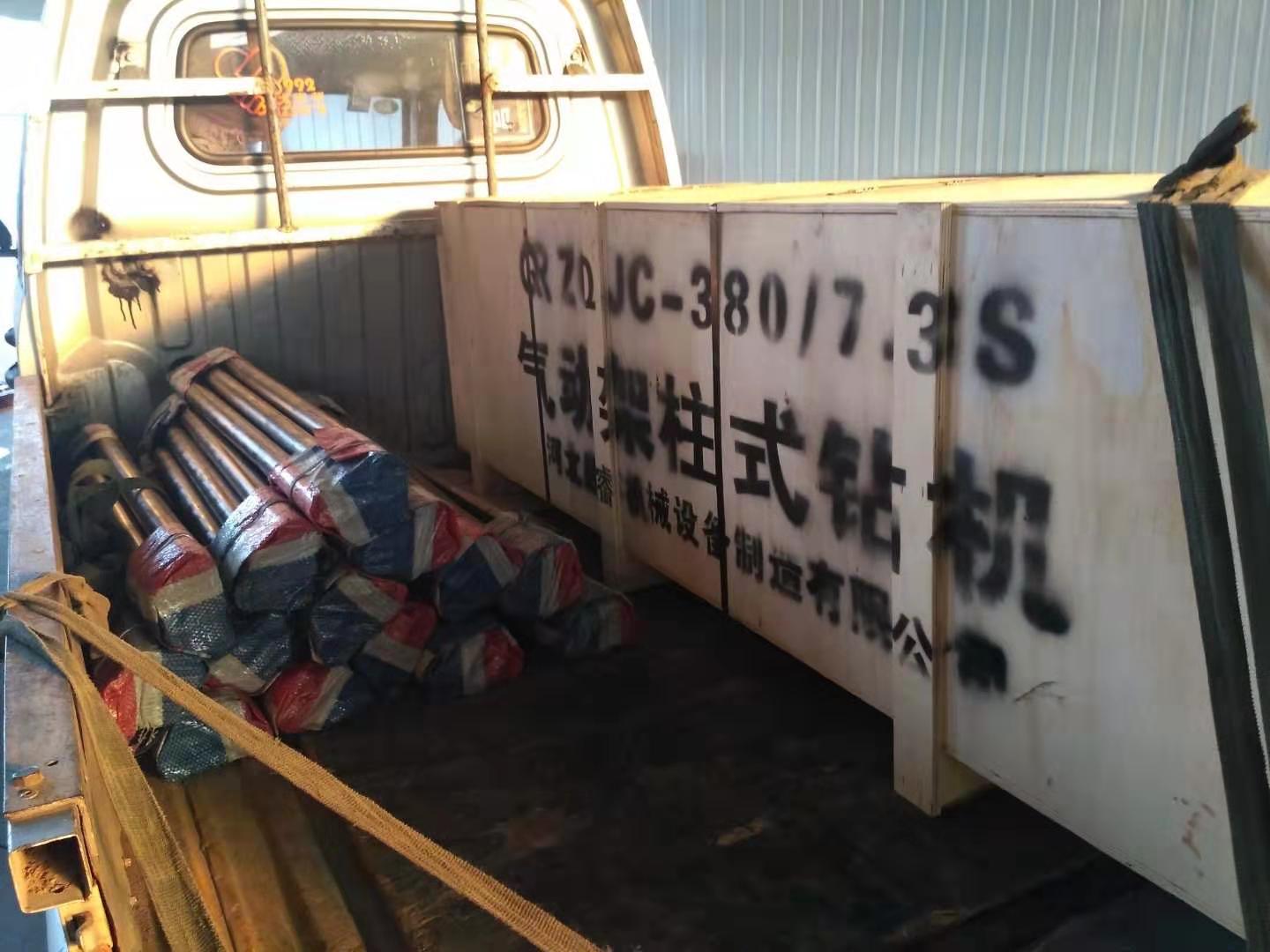 小型氣動架柱式鉆機又訂貨，好用耐用。