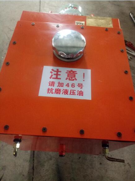 用架柱式液壓回轉(zhuǎn)鉆機(jī)，請(qǐng)用46號(hào)抗磨液壓油